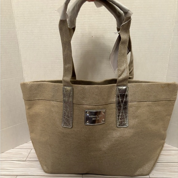 ✨NWT✨Michael Kors burlap tote bag with silver accents - Picture 4 of 9
